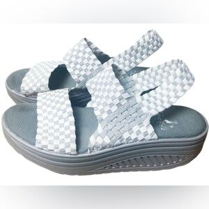 Corkys Women’s Rachel White Silver Wedge Sandal Size 8.5 Basket Weave Comfy